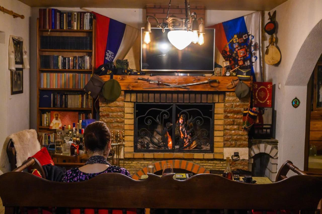 Affittacamere Domacinstvo Bakic Irig Esterno foto