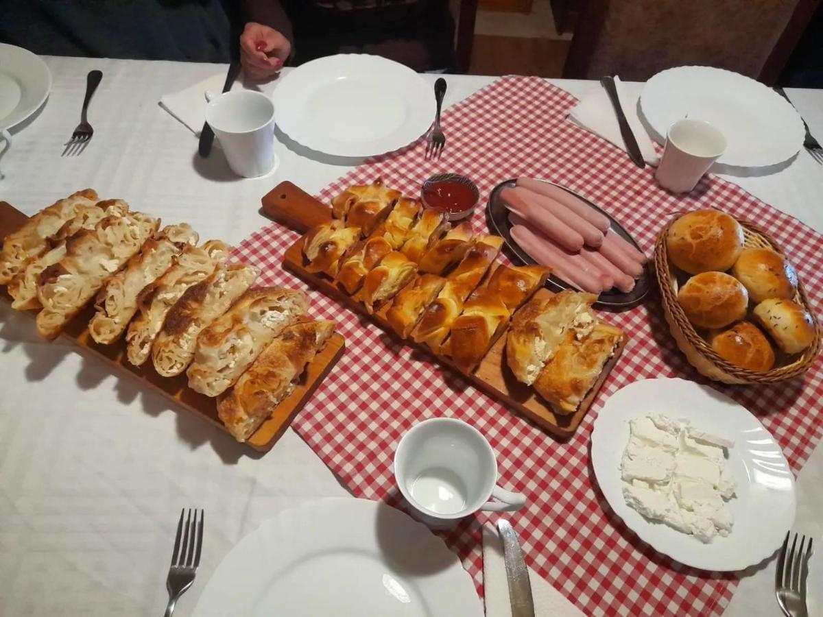 Affittacamere Domacinstvo Bakic Irig Esterno foto