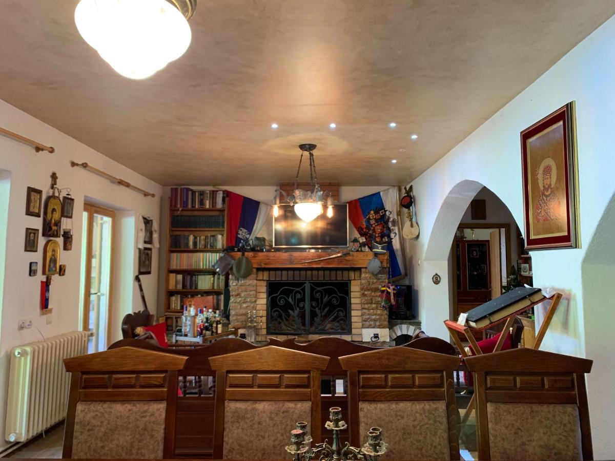 Affittacamere Domacinstvo Bakic Irig Esterno foto