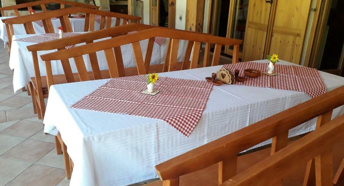 Affittacamere Domacinstvo Bakic Irig Esterno foto