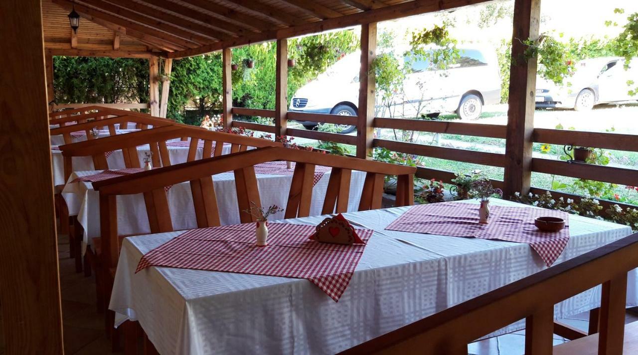 Affittacamere Domacinstvo Bakic Irig Esterno foto